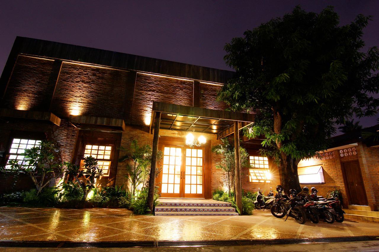 จาวา วิลลา บูทีค โฮเทล แอนด์ เรสโท Hotel ยอกยาการ์ตา ภายนอก รูปภาพ
